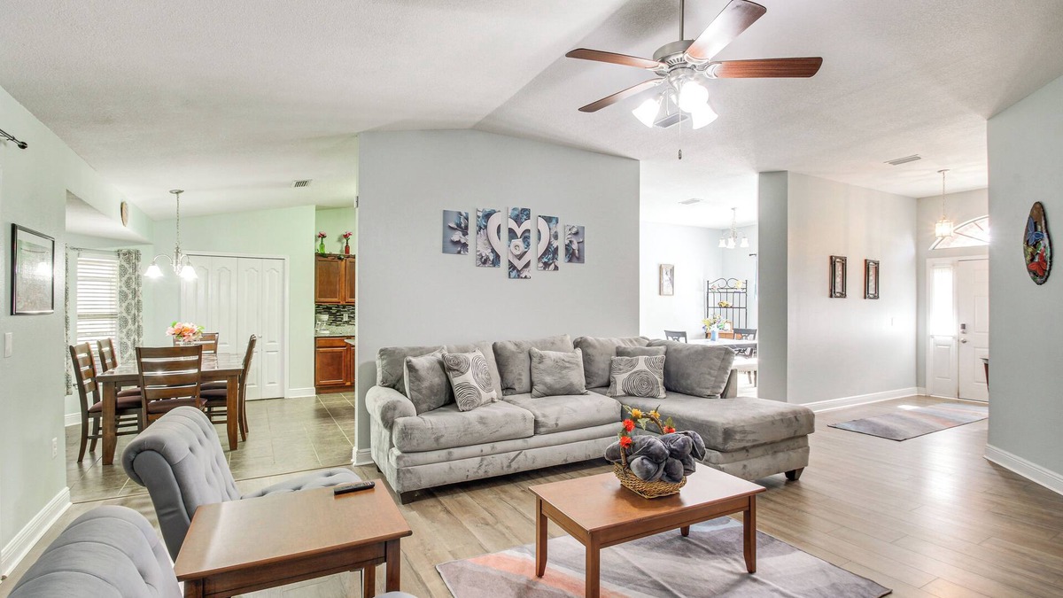 Crestview House | Crestview Family Home: Screened Porch & Games!