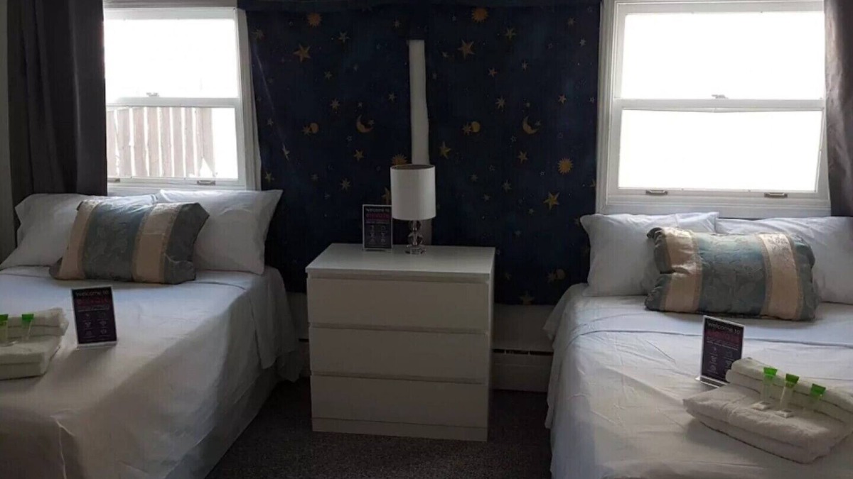 Chapleau House | Crestview Guest House - Crestview Guest House - 2 Double Beds B10