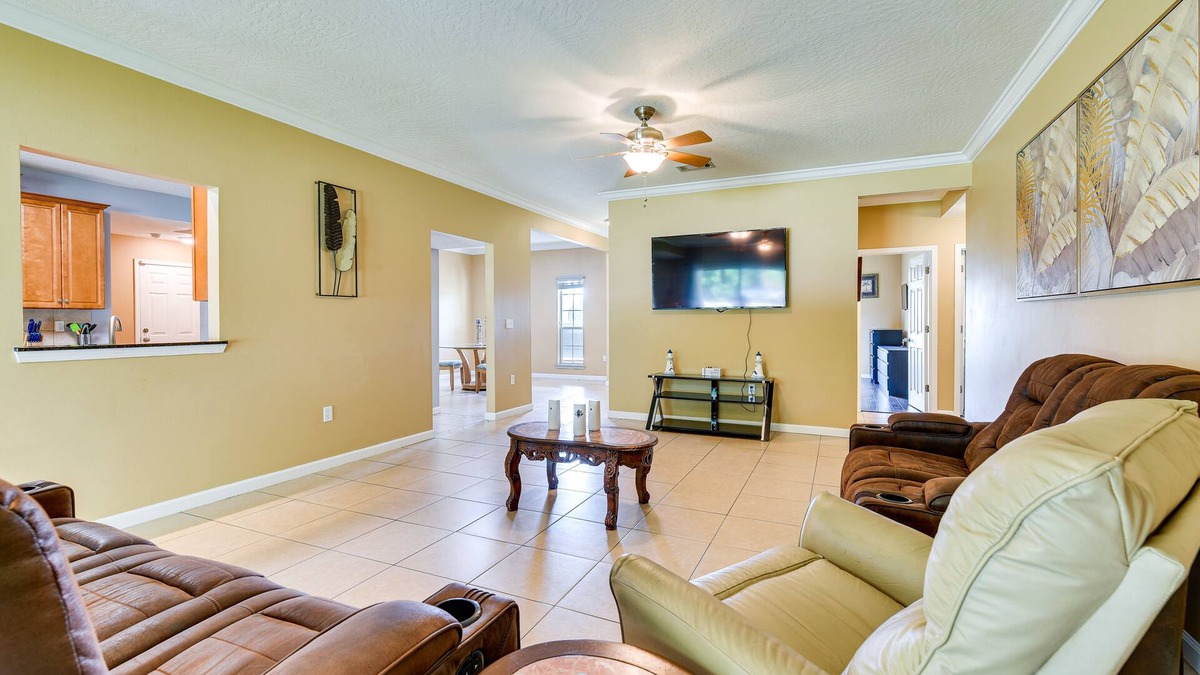 Crestview House | Crestview Vacation Rental: Day Trip to Destin!