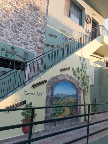 Choudetsi Apartment | Cretan lyre