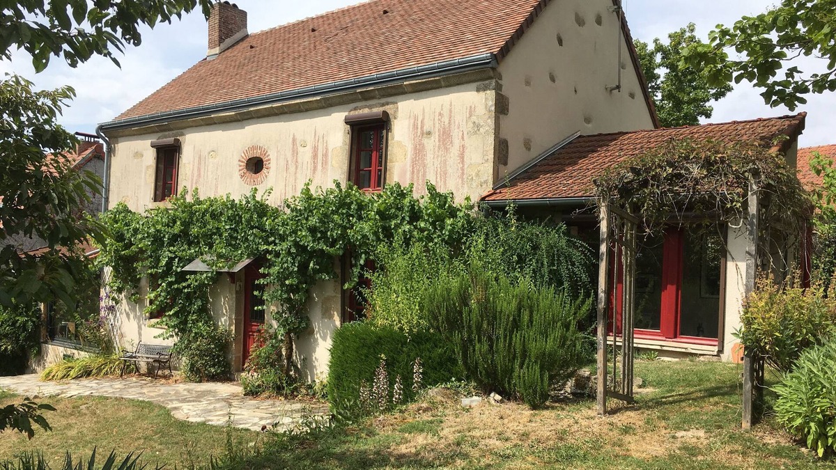 Bussiere-Dunoise House | Creuse cottage in a poet's garden
