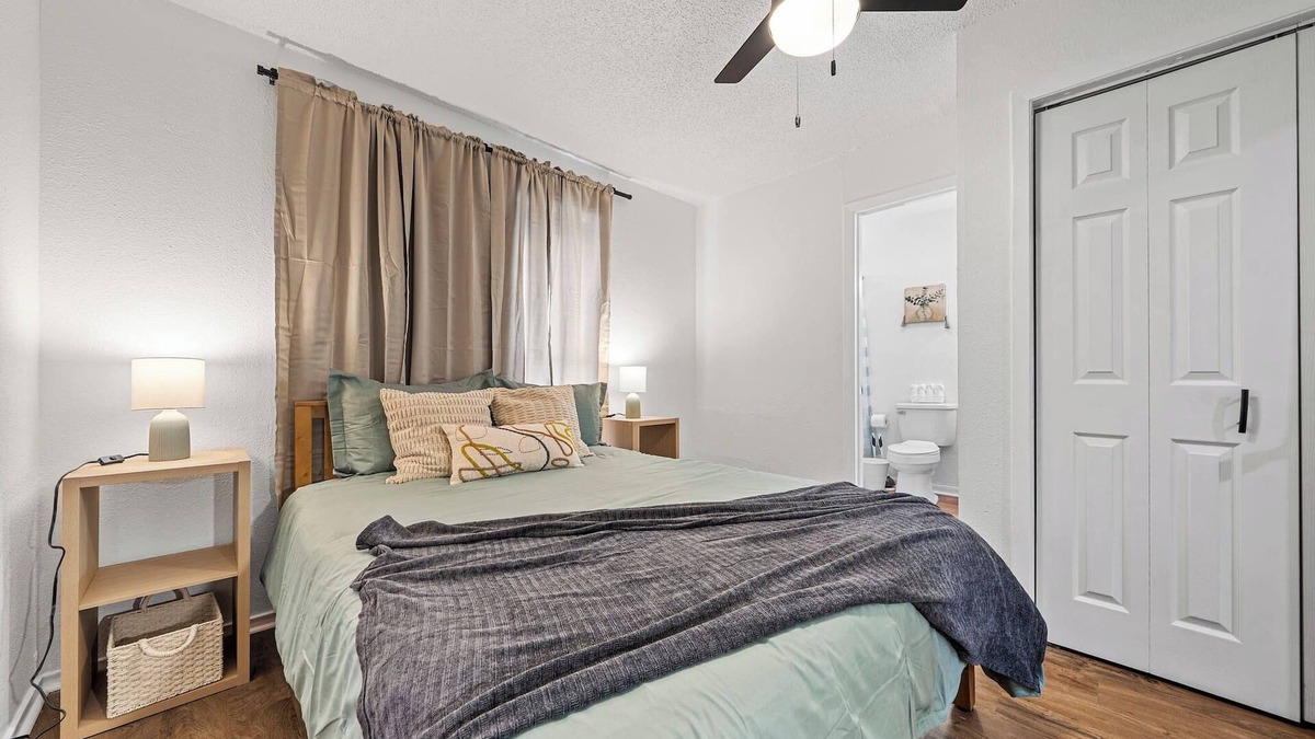 University House | Crew Suite: 2BR/2BA | Laundry | Pets l Yard l Easy