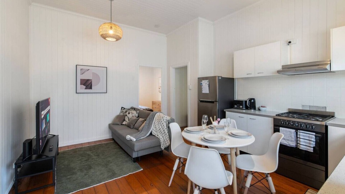 East Brisbane House | Cricket Fans Choice | 2BR Walk to Gabba & Ferry
