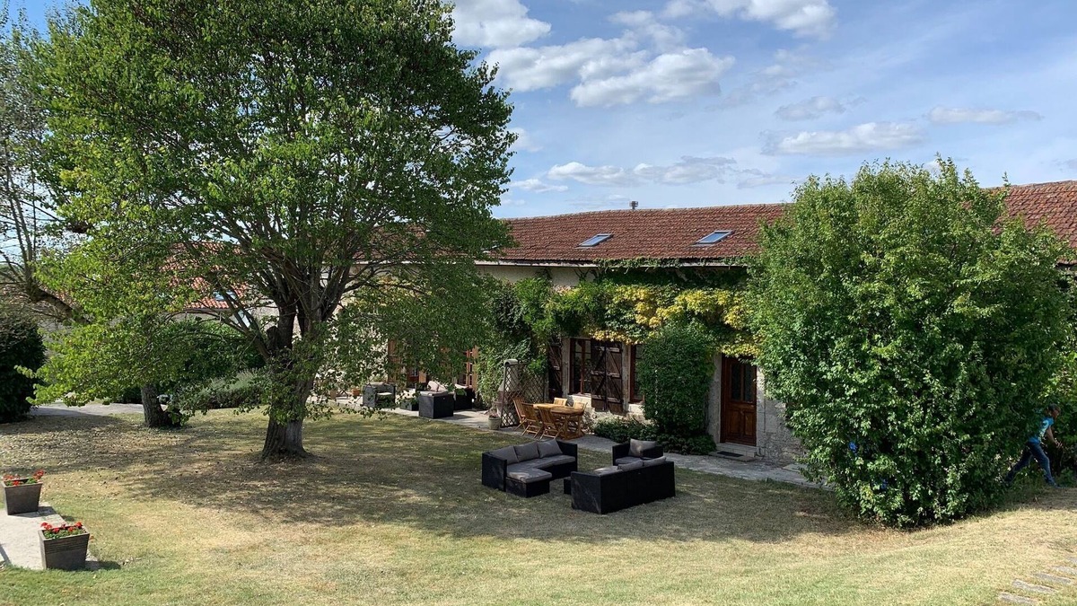 Dolmayrac House | Crillon Sleeps 8 with shared 12m x 6m swimming pool