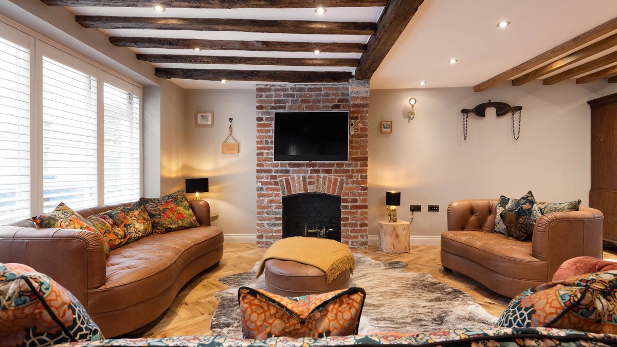 Canterbury House | Crippens, atmospheric , Historic,Quirky, Wood Burning Fire,Parking, EV, Central