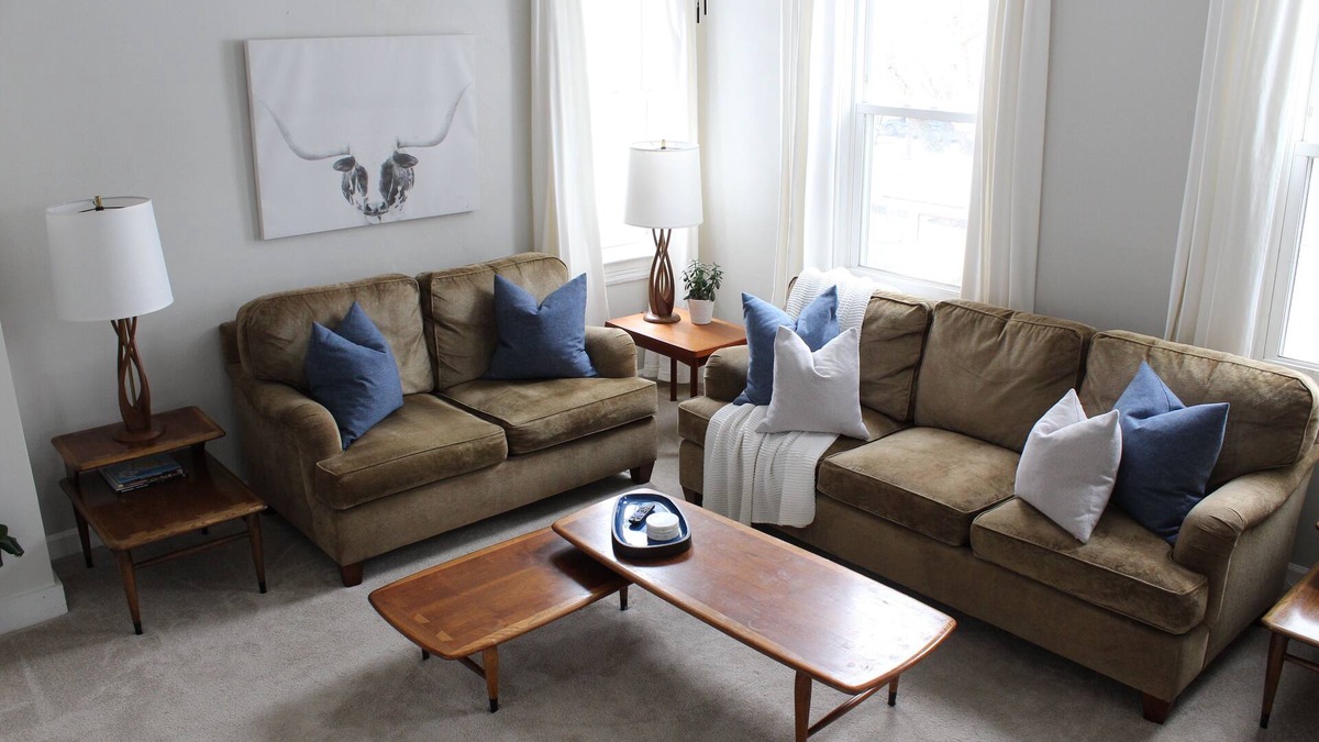 Cleveland House | Crisp 2 bedroom upstairs apartment in historic duplex