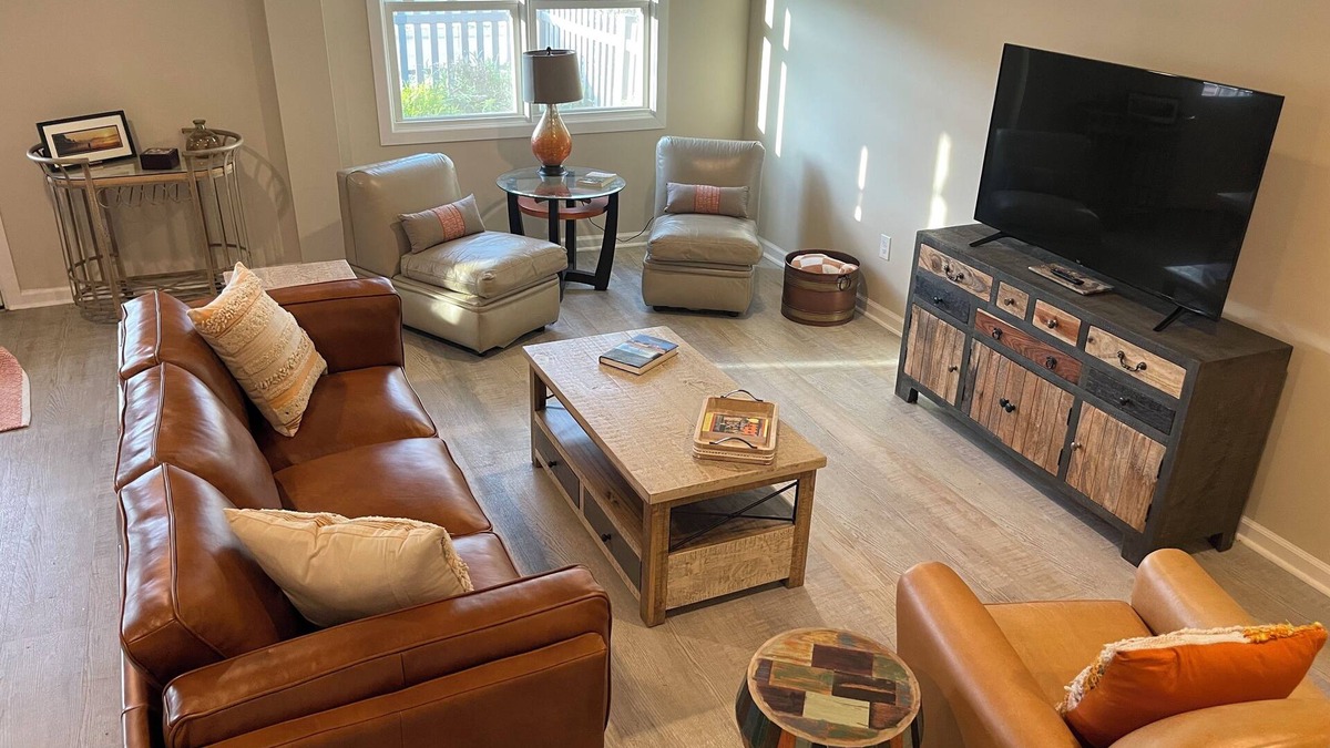 Quaker Street Apartment | Crisp .clean beautiful recently renovated apartment ! Long TERM RENTAL option