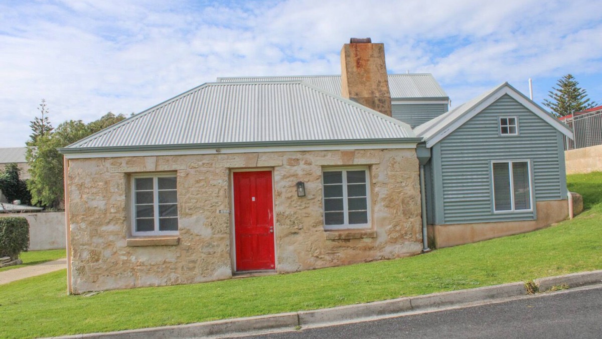 Waterhouse House | Criterion Cottage - An oldie but a goldie. Pet Friendly - Inside