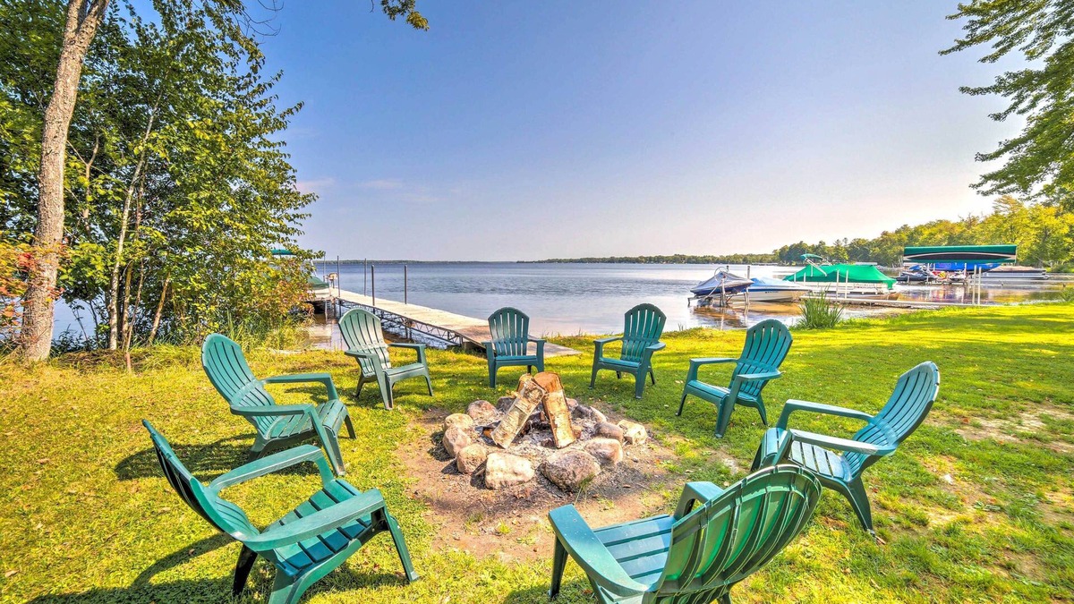 Crivitz Cottage | Crivitz Lakefront Escape w/Boat Dock & Slip!