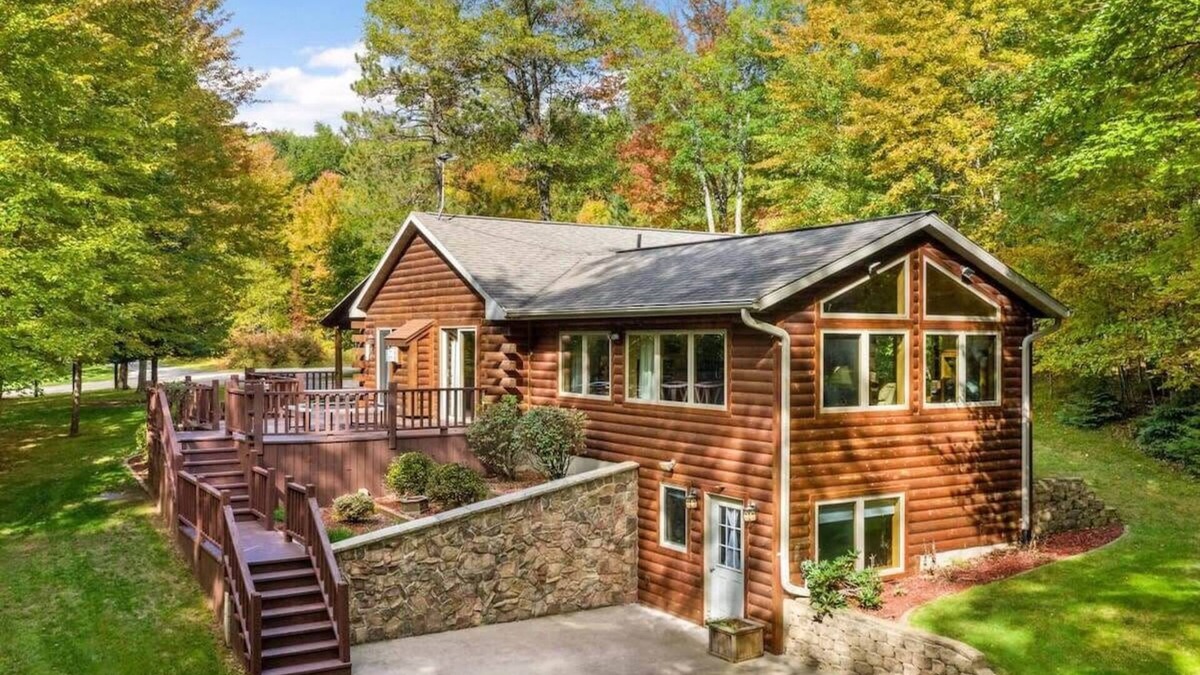 Crivitz House | Crivitz Luxury Retreat - Firepit, EV Charger
