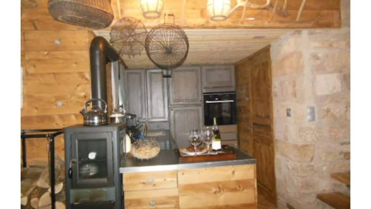 Uzemain Cottage | Croc Noisettes, 60 m2 duplex overlooking a pond