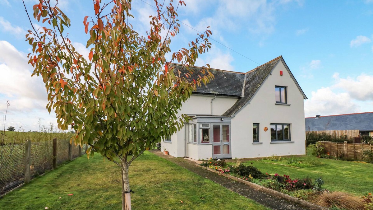 Whimple House | CROCKERNHAYES, pet friendly, character holiday cottage in Whimple