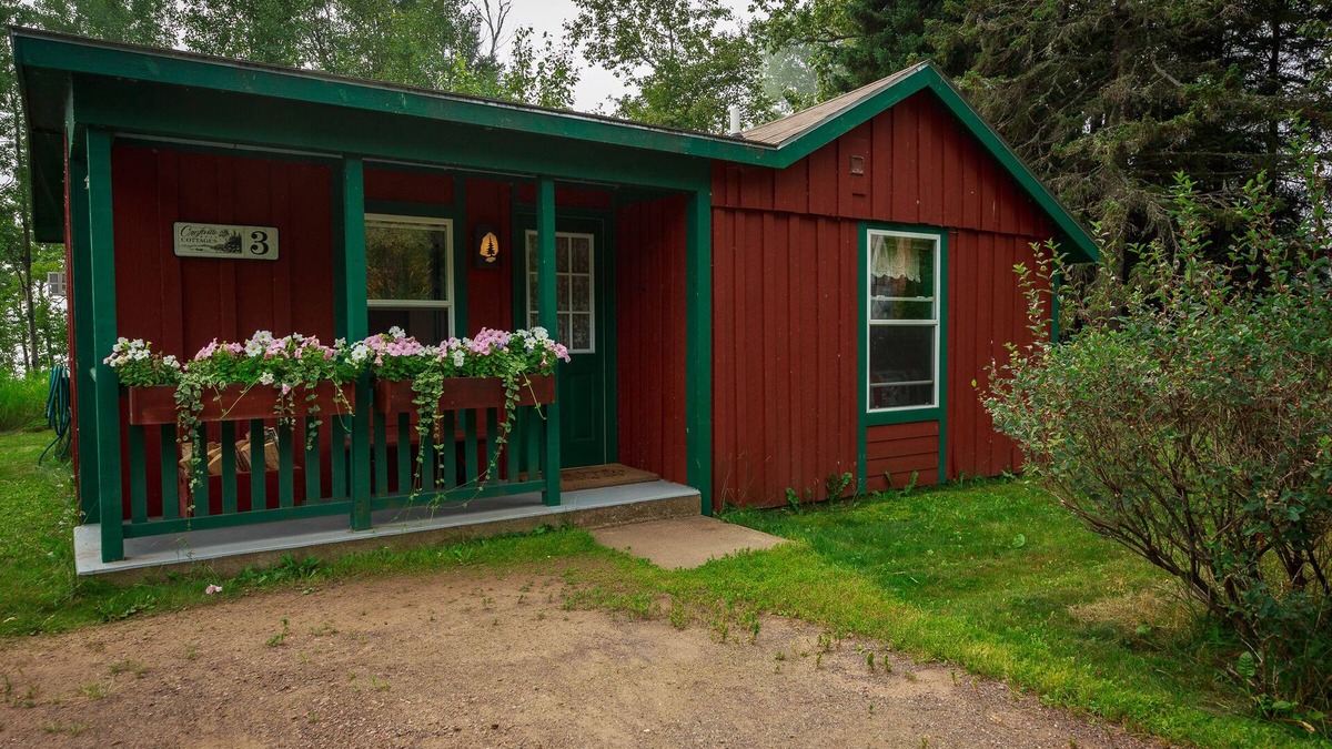 Croftville Cottage | Croftville Road Cottages #3. On the Shore of Lake Superior. Cozy and Romantic.