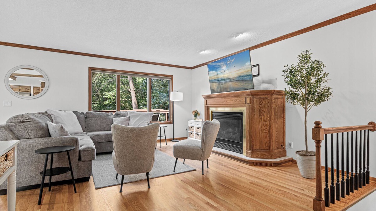 Stillwater House | Croixwood Cottage: 5BR luxe retreat near downtown Stillwater—book today!