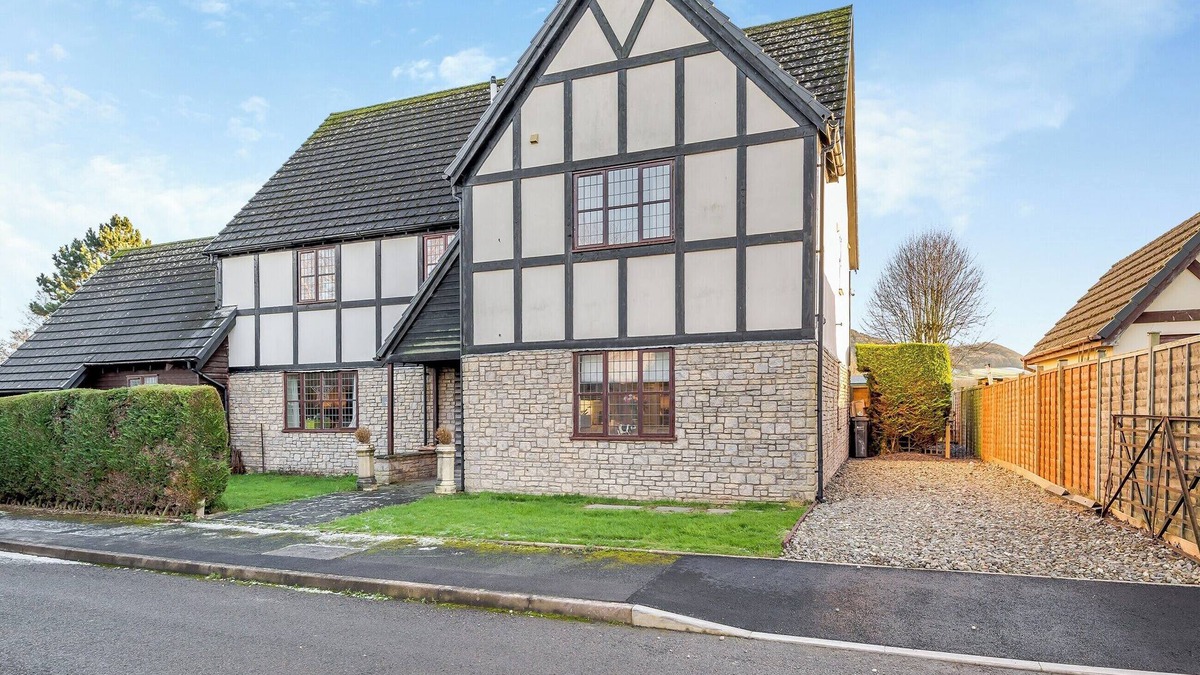 Winforton Cottage | Cromwell House - UK42450