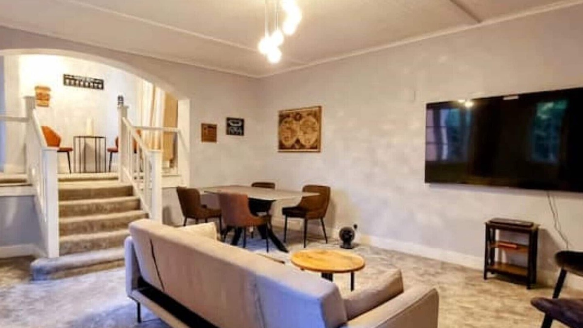 Crondall Apartment | Crondall Stores Flat