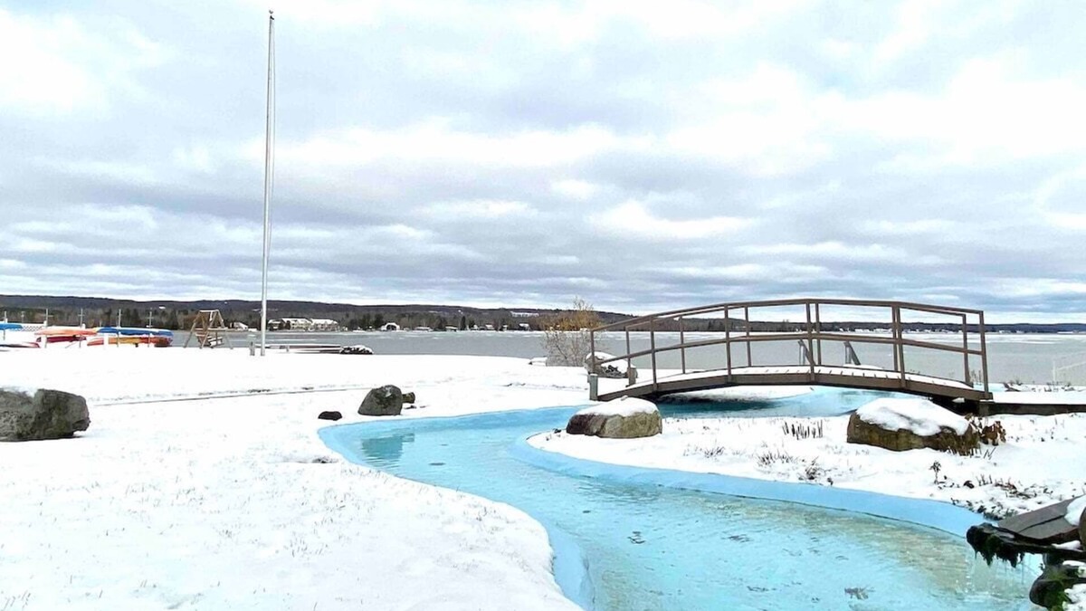 Conway Condo | Crooked Lake Waterfront Condo | Sleeps 2