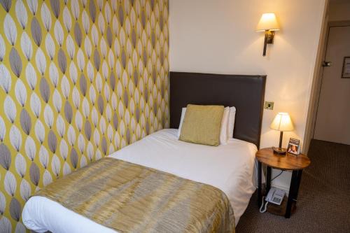 Chipping Sodbury Hotel | Cross Hands Hotel by Greene King Inns