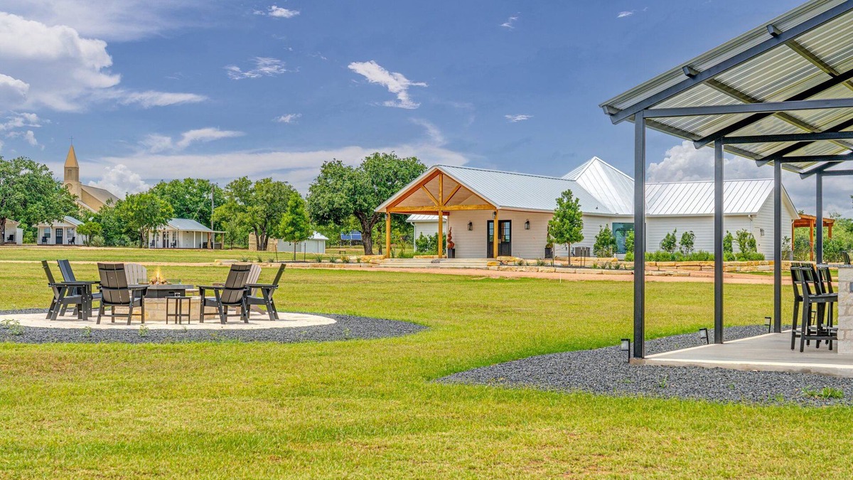 Fredericksburg Cottage | Cross Mountain Cottages 5 | Porch Views & Grill