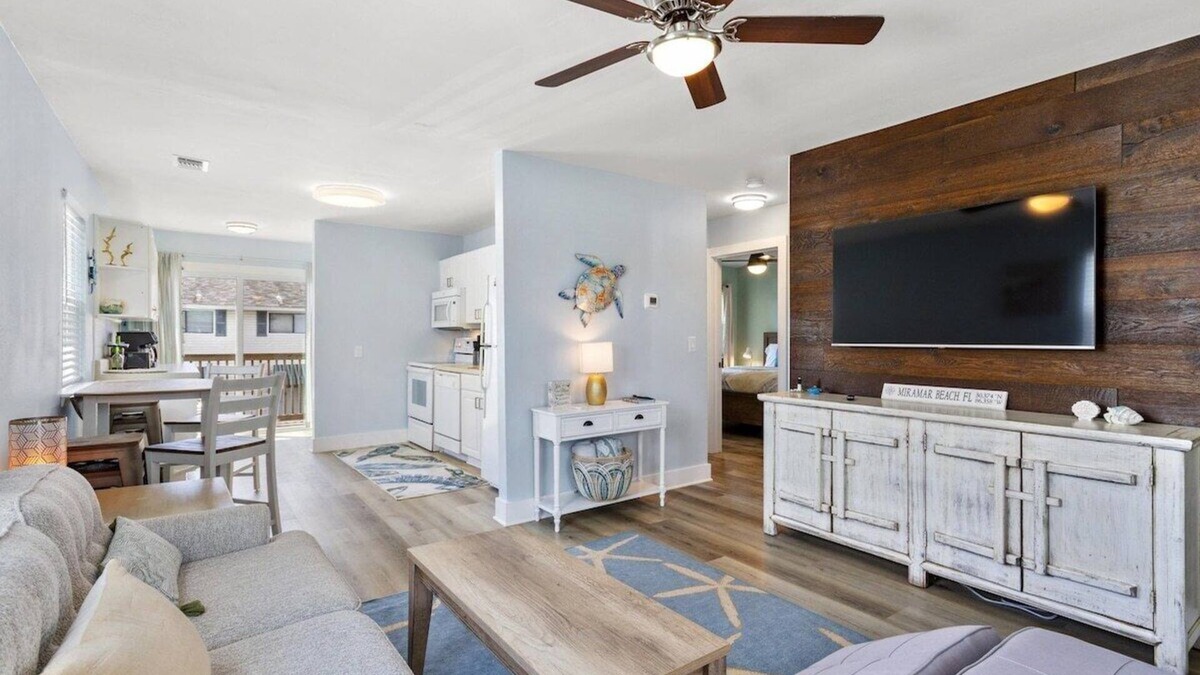 Emerald Waters Village Condo | Crosscreek 2BR-2BA condo-5 minute walk to the Gulf