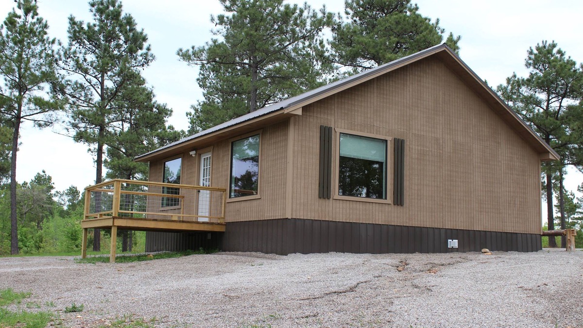 Murfreesboro Cabin | Crosscut Cabins- Minutes from Lake, River, & Diamond Mine! Private Hiking Trail!