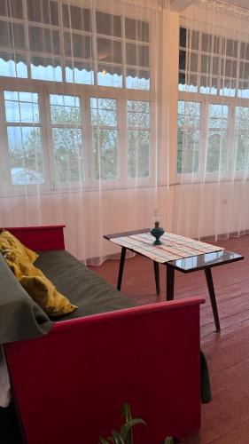Oshakan House | crossroads guesthouse
