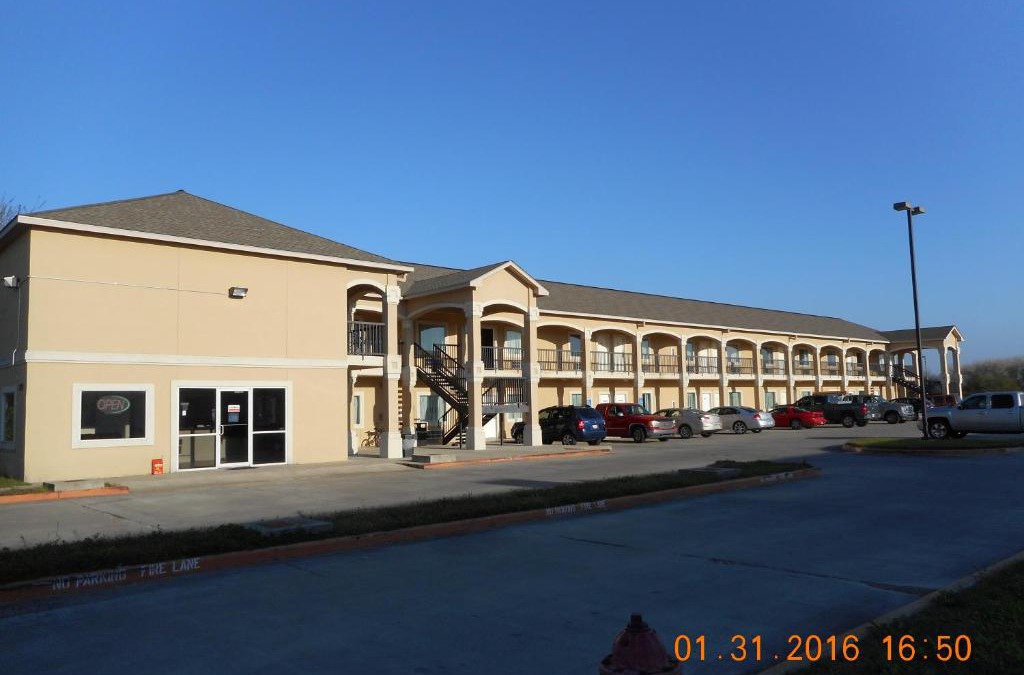 Victoria Hotel | Crossroads Inn & Suites