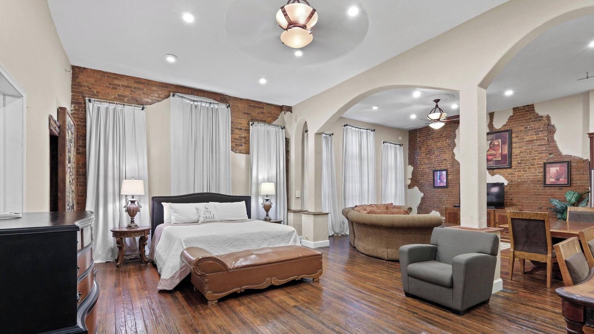 Carthage House | Crossroads Loft: Steps from Rt. 66 & Carthage Square