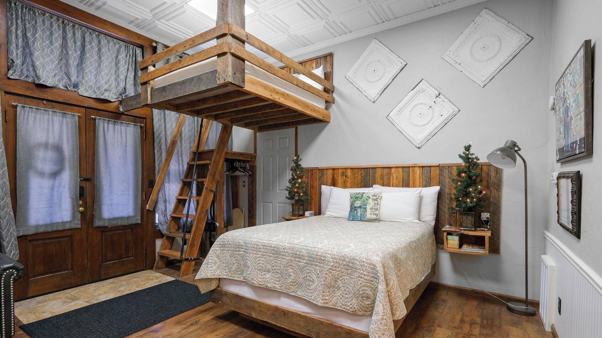 Carthage Apartment | Crossroads Studio: Steps Away from Historic Rt. 66 and Carthage Square