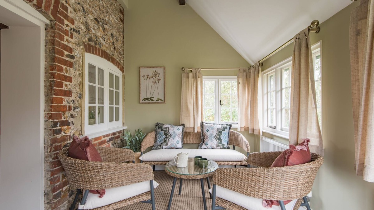 Faversham Cottage | Crow Cottage by Bloom Stays - sleeps 2 guests in 1 bedroom