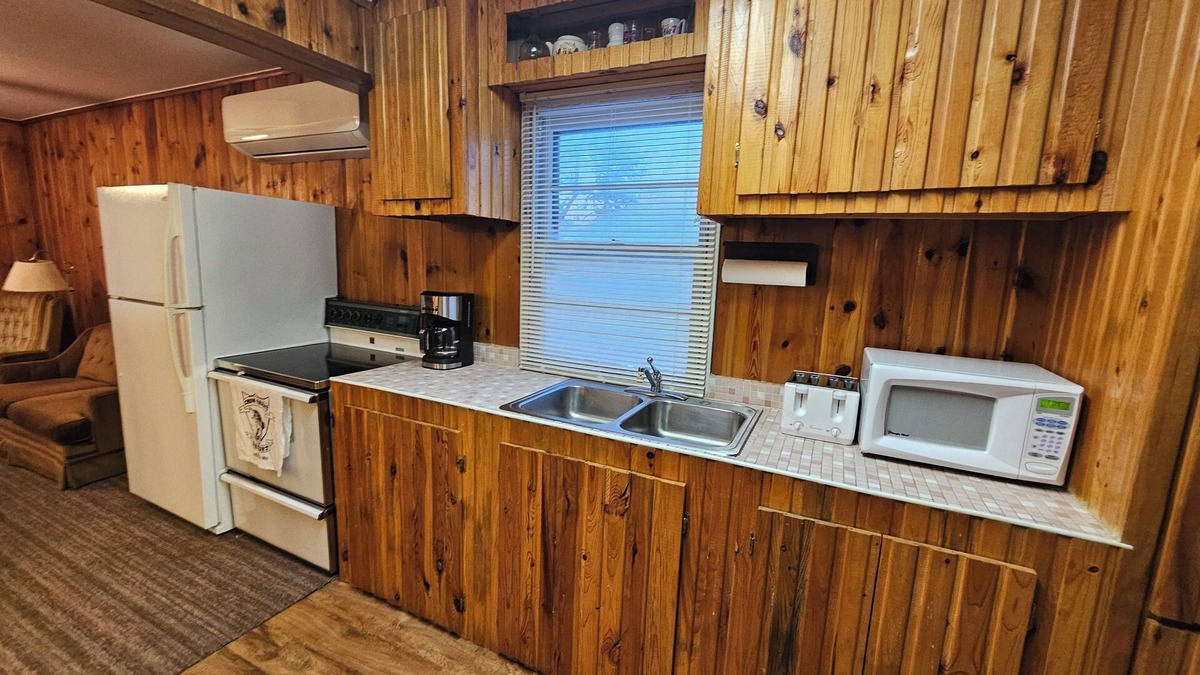 Nevis Cabin | Crow Crest Lodge Resort #10 Northern Adventure, Stunning Sunsets, Family Getaway
