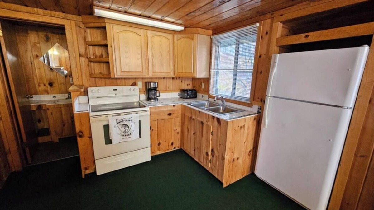 Nevis Cabin | Crow Crest Lodge Resort #7 Waters Edge, Stunning Sunsets, Family Getaway
