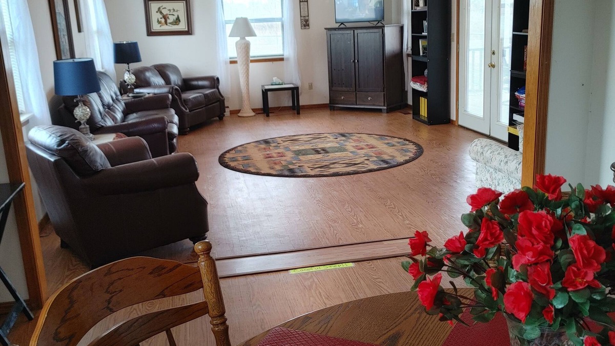 Fort Cobb Cabin | Crow Roost Lake Cabin-Fort Cobb Lake. 2 Blocks to the Boat ramp/Dock