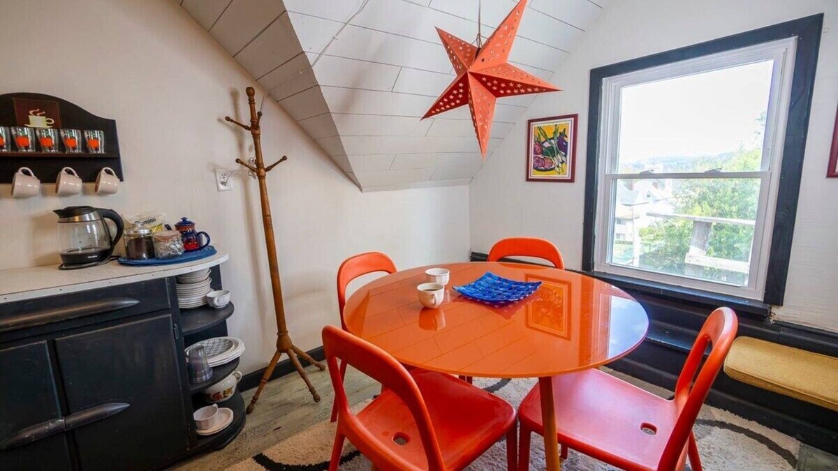 Homestead Apartment | Crow's Nest Crash-Pad