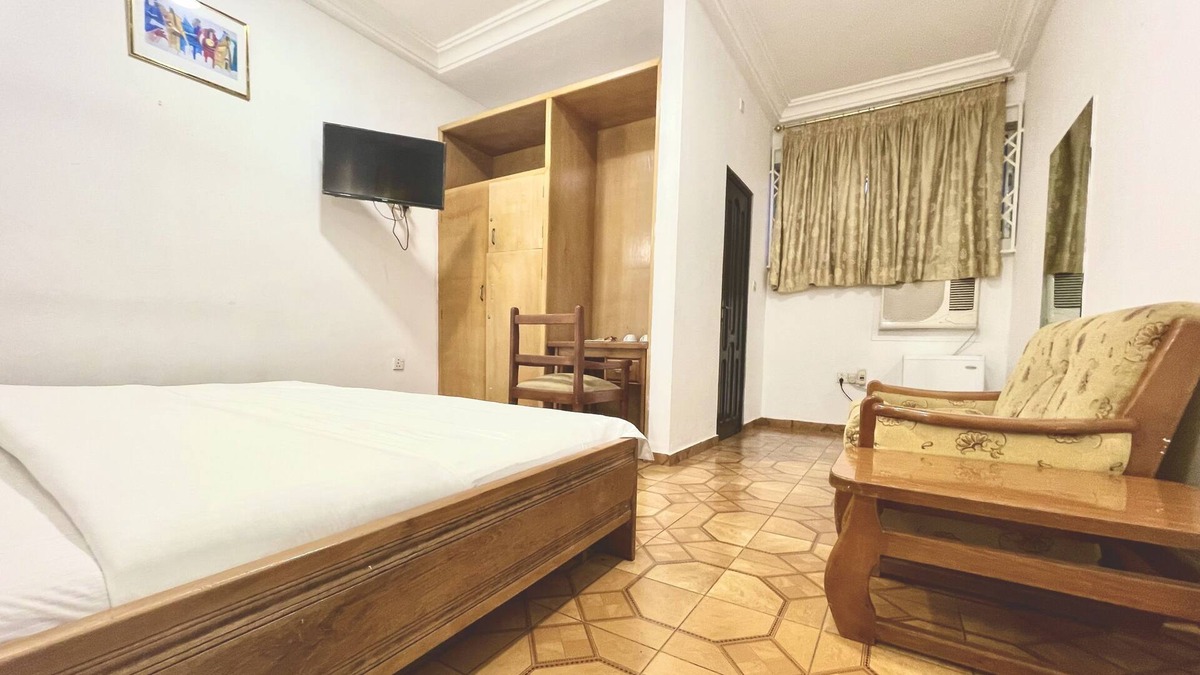 Sakumono Hotel | Crown Premier Hotel