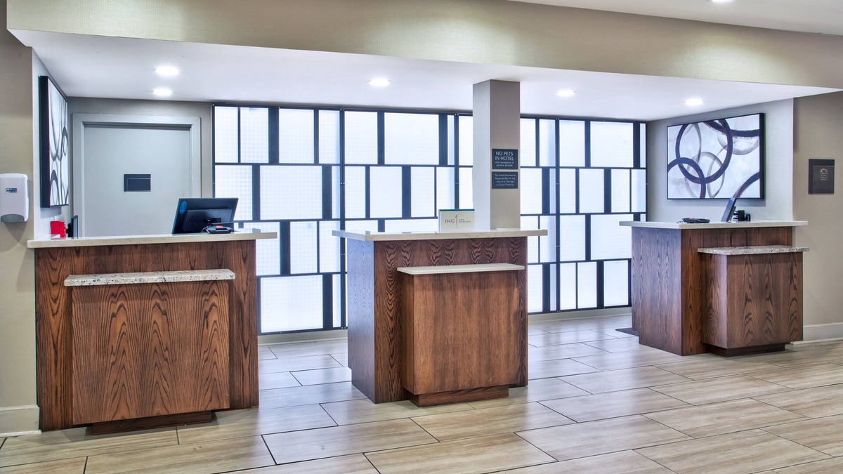 Northbrook Hotel | Crowne Plaza Chicago-Northbrook by IHG