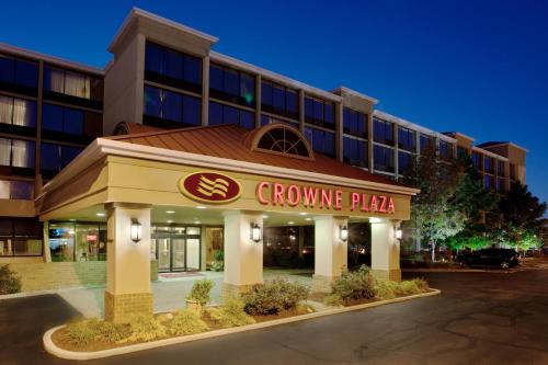 Middleburg Heights Hotel | Crowne Plaza Cleveland Airport by IHG