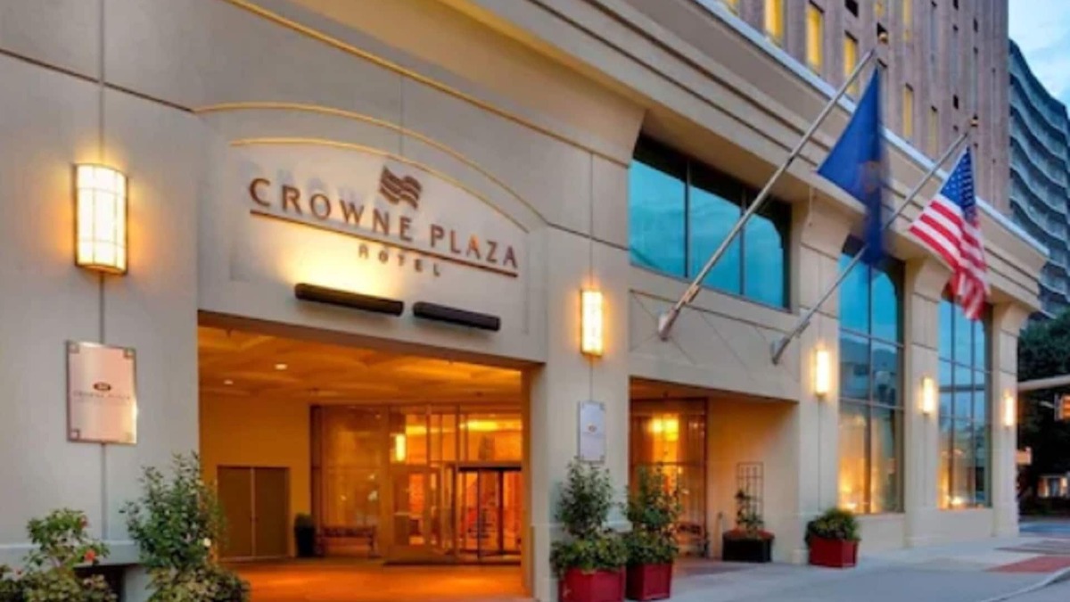 Downtown Harrisburg Hotel | Crowne Plaza Harrisburg-Hershey by IHG