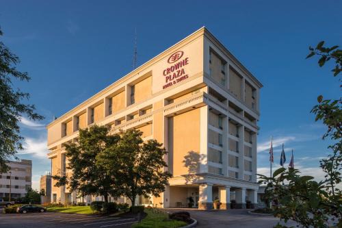 Bethel Park Hotel | Crowne Plaza Hotel and Suites Pittsburgh South by IHG