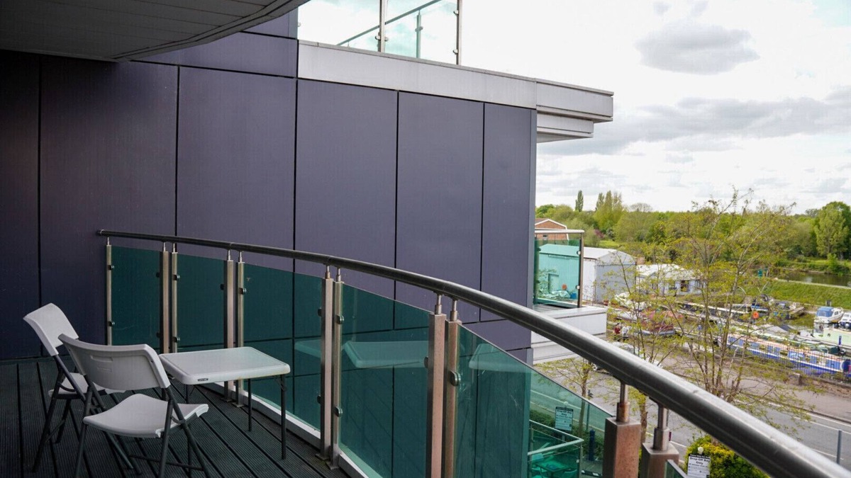 Surbiton Hotel | Crowne Plaza London - Kingston by IHG
