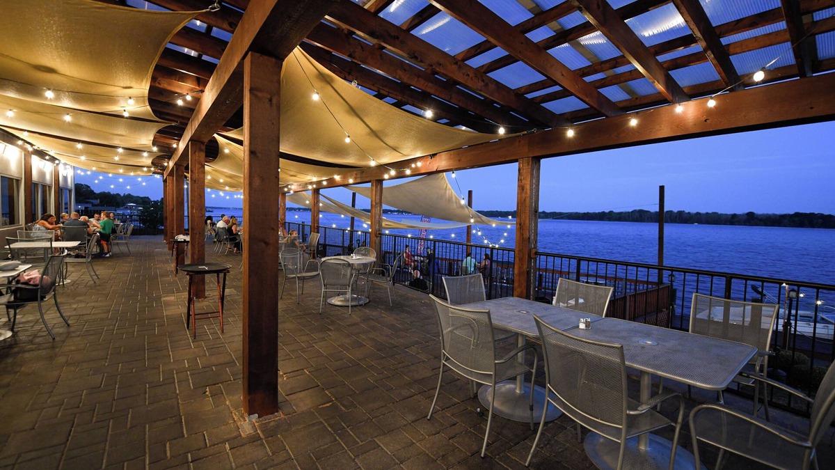 Niagara Falls Hotel | Crowne Plaza Niagara Falls NY Riverside by IHG