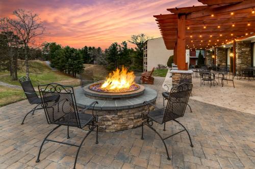 Asheville Resort | Crowne Plaza Resort Asheville by IHG
