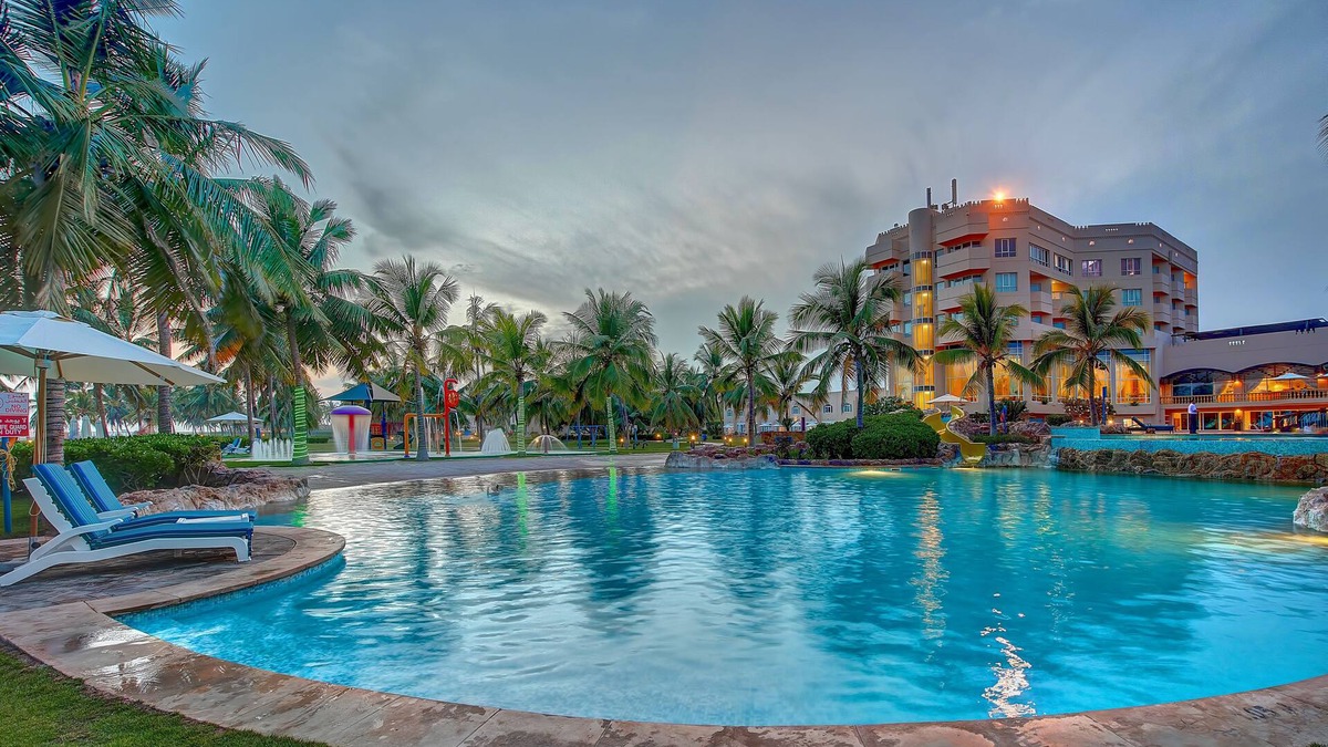 Salalah Hotel | Crowne Plaza Resort Salalah by IHG