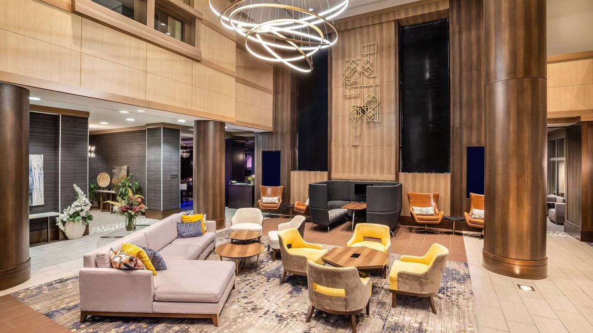 Montgomery County Hotel | Crowne Plaza Shenandoah - The Woodlands Area by IHG