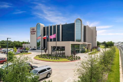 North Arlington Hotel | Crowne Plaza Suites Arlington by IHG