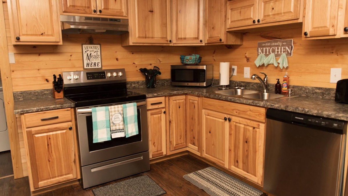 Paducah Cabin | Crowns' Cabin at Ramp 11 Retreat by Concord Sun