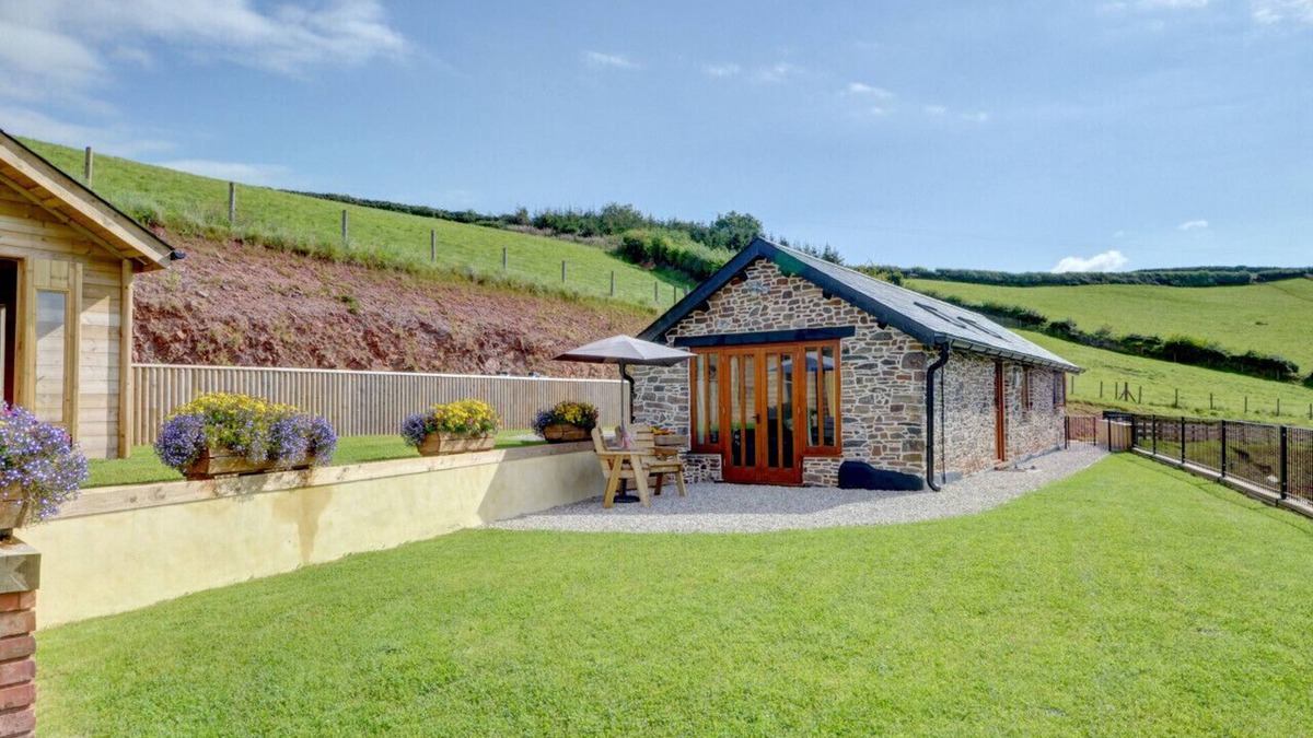 Christchurch House | Crows Nest - One Bedroom House, Sleeps 2