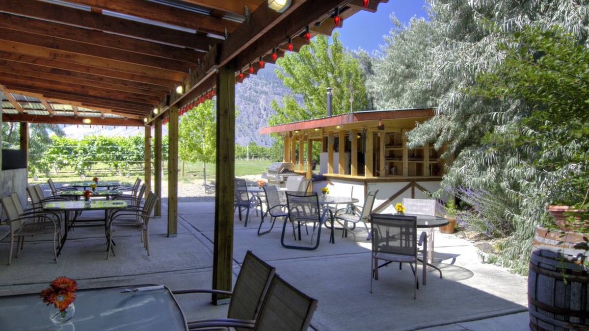 Okanagan-Similkameen Bed & Breakfast | Crowsnest Vineyards Guesthouse