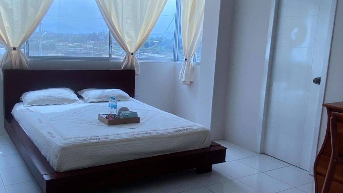Crucita House | Crucita facing the sea, private beach and pool.