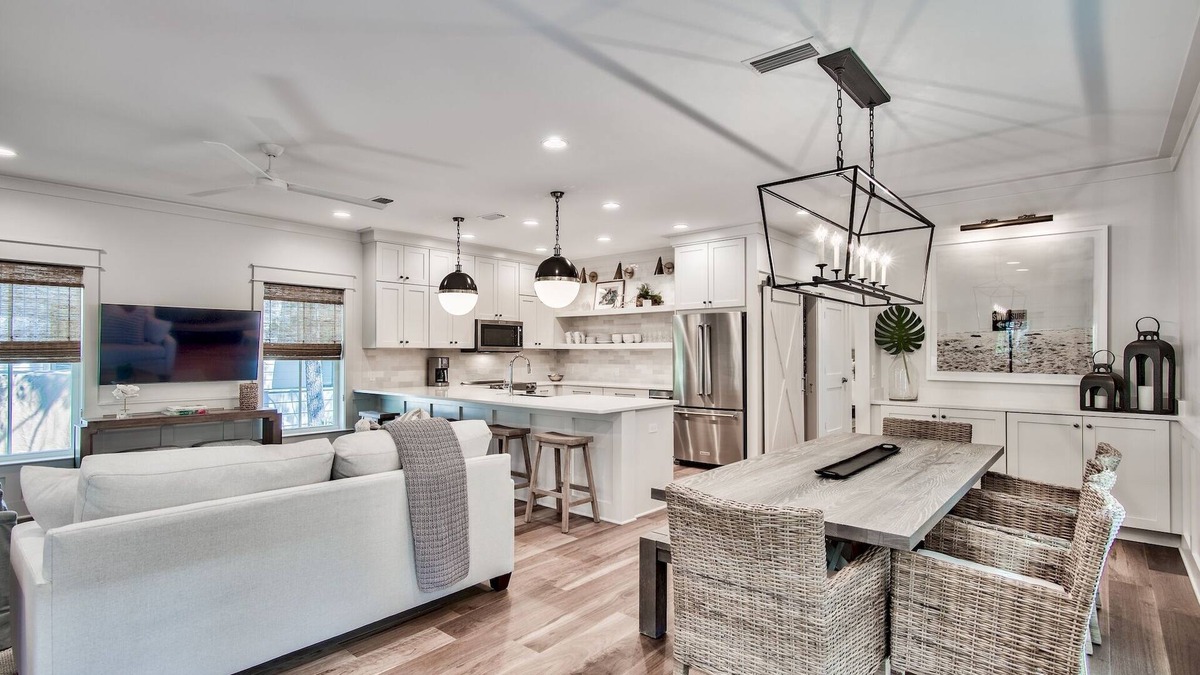 Seacrest Cottage | Cruis n & Sail n-Luxury Modern Cottage, extra sleeping space and Screened Porch in Magnolia Cottages